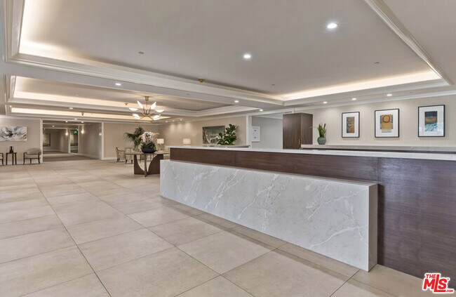 Building Photo - 300 N Swall Dr