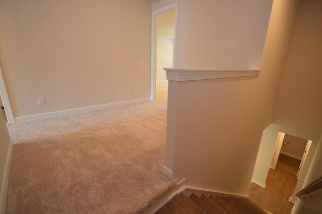 Building Photo - 7805 Sofiana Ave