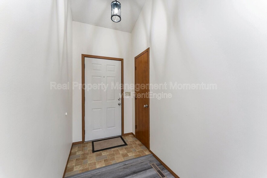 Building Photo - 2240 S Kansas Ave