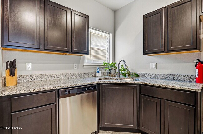 Building Photo - 12580 Arrow Weed Dr