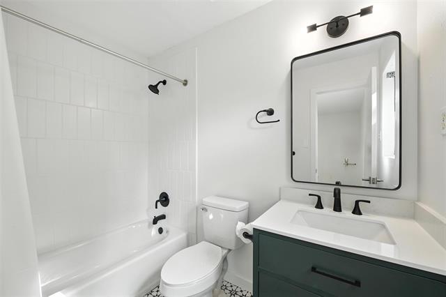 Building Photo - 1308 Dartmouth Pl