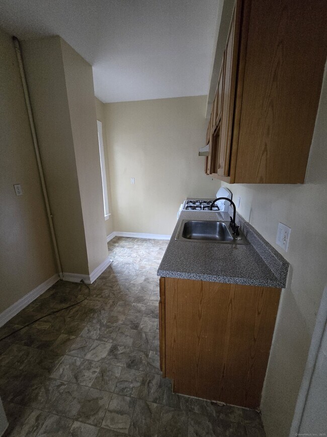 Building Photo - 114 Hurlburt St