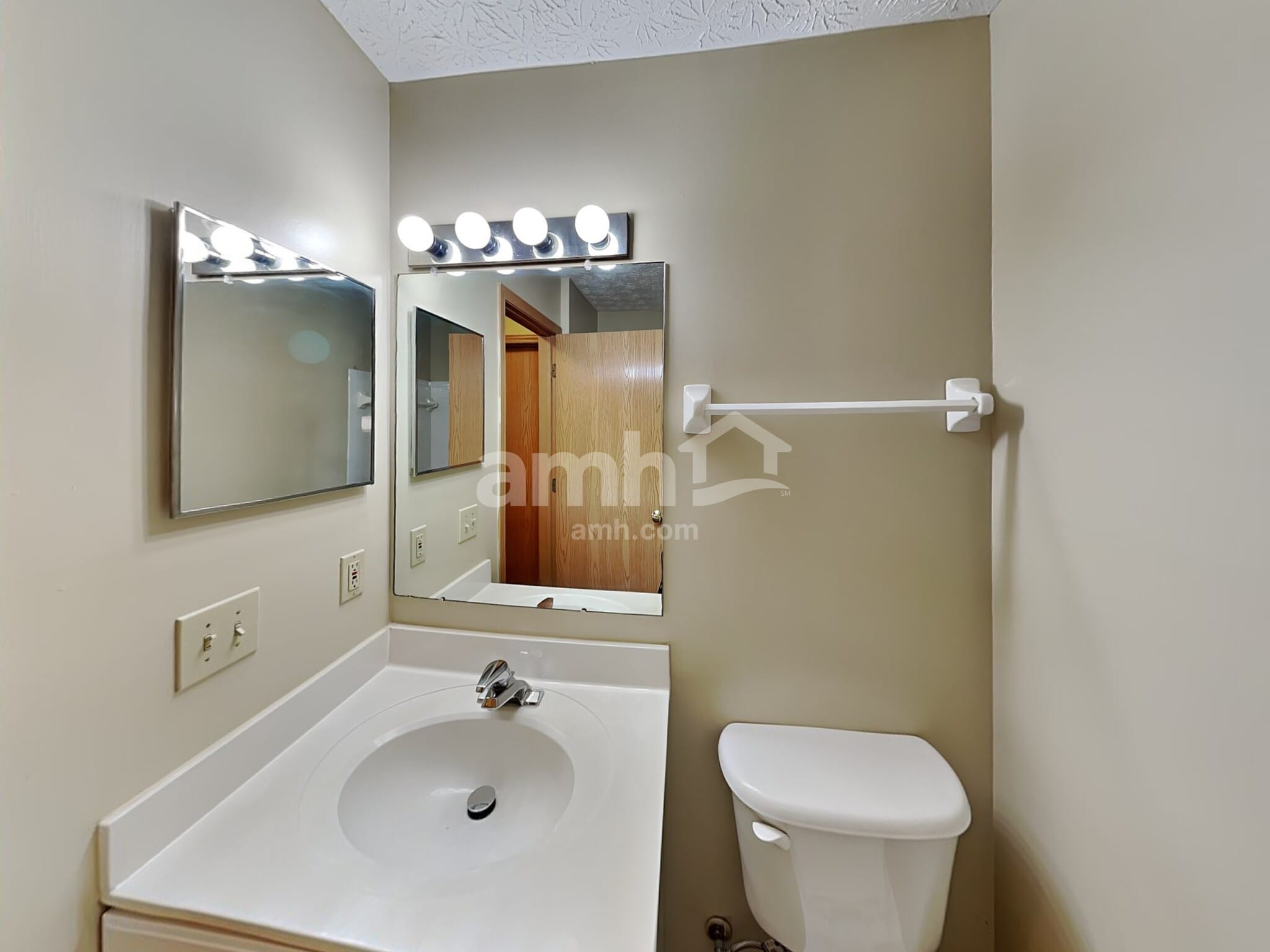 Building Photo - 2236 Dates St