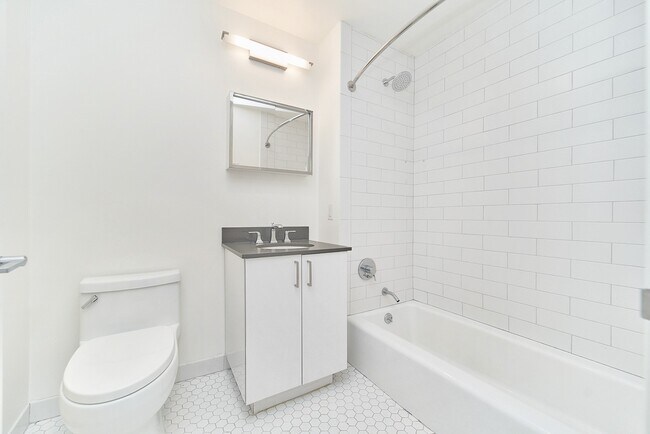 Building Photo - Gorgeous Two Bedroom with Floor to Ceiling Windows