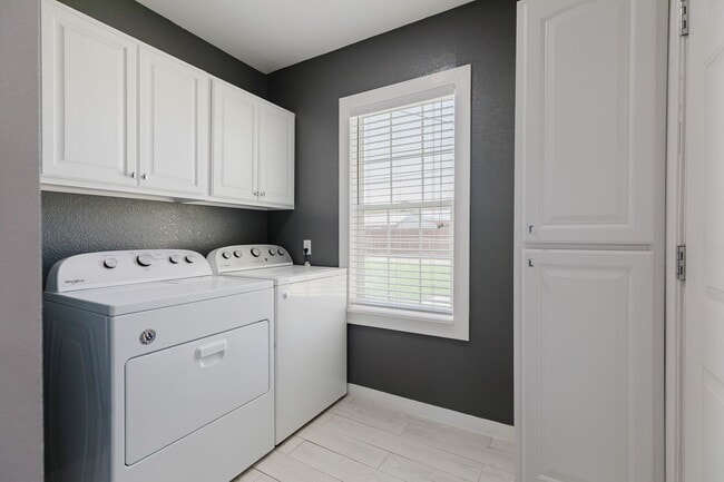 Building Photo - Adorable 2 bedroom 1 bath House