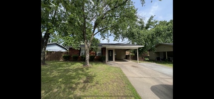 Building Photo - 2 Bed 1 Bath House with Car Port and Fence in Backyard.