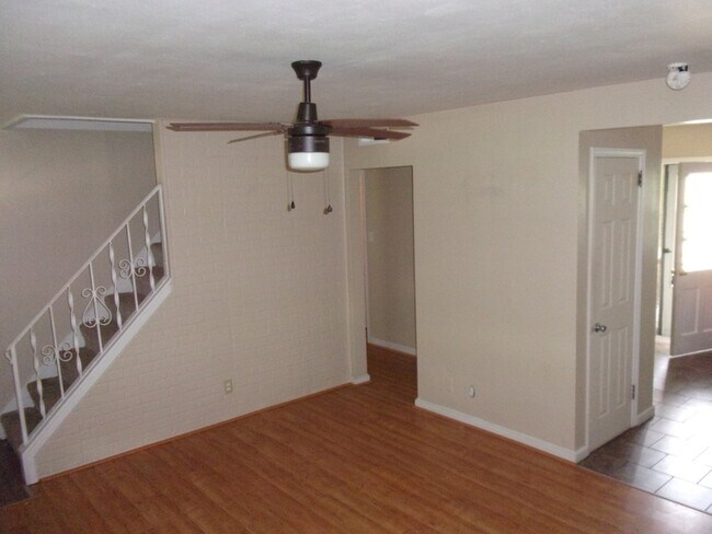 Building Photo - 1975 Tudor St