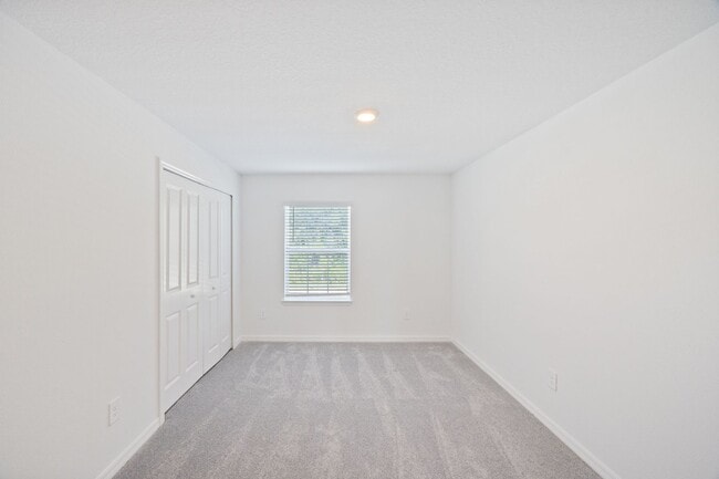 Building Photo - Brand New End Unit Townhome in Angeline Co...