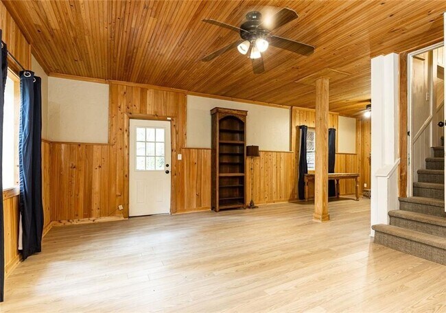 Building Photo - 3943 Lake Forrest Dr NE