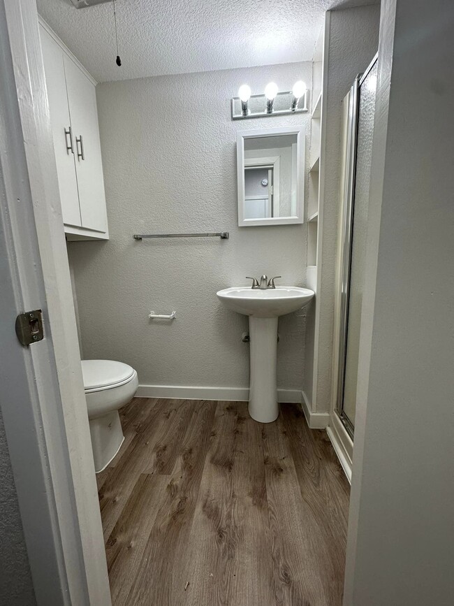 1 BR 1BA Studio Bathroom - Whispering Oaks Apartment Homes El Campo