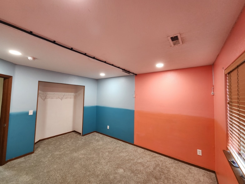 Building Photo - 1127 SE Rollins Ave