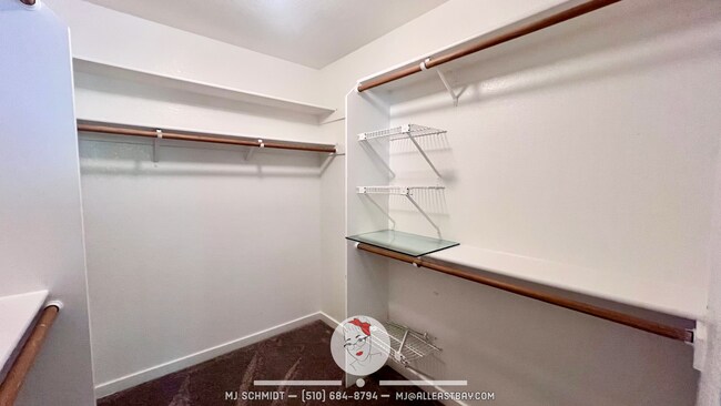 Building Photo - 303 Sutton Cir