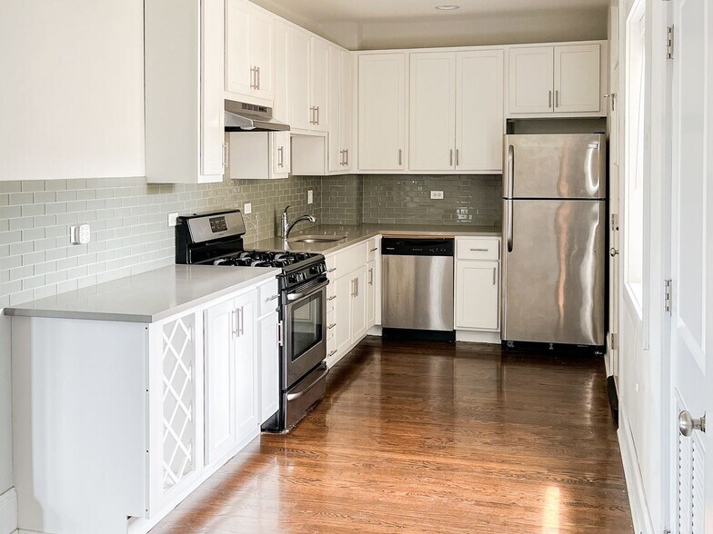 Building Photo - 5156 N Leavitt St