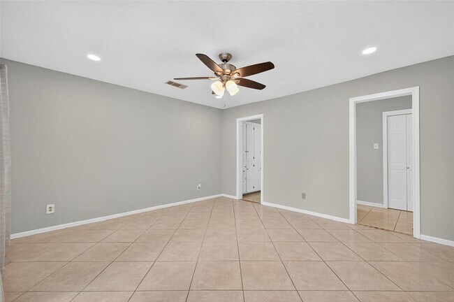 Building Photo - 663 Ravensworth Dr