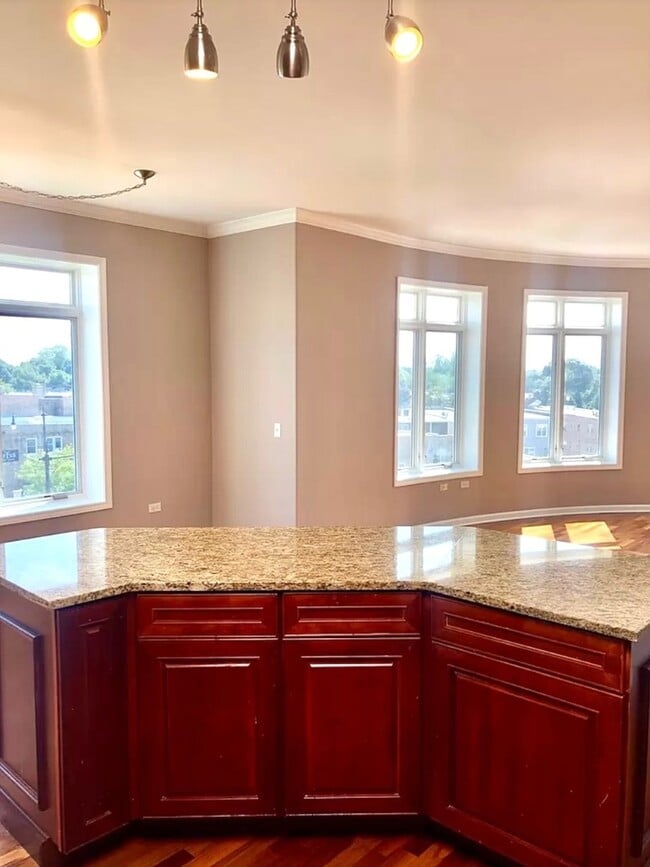 Building Photo - 5036 W Pensacola Ave