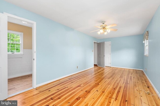 Building Photo - 607 E Wheel Rd