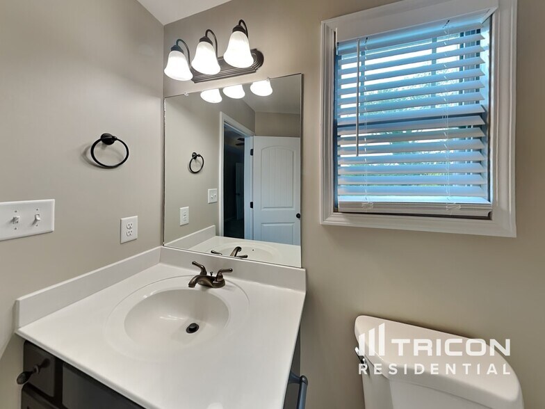 Building Photo - 3811 Harvest Ridge