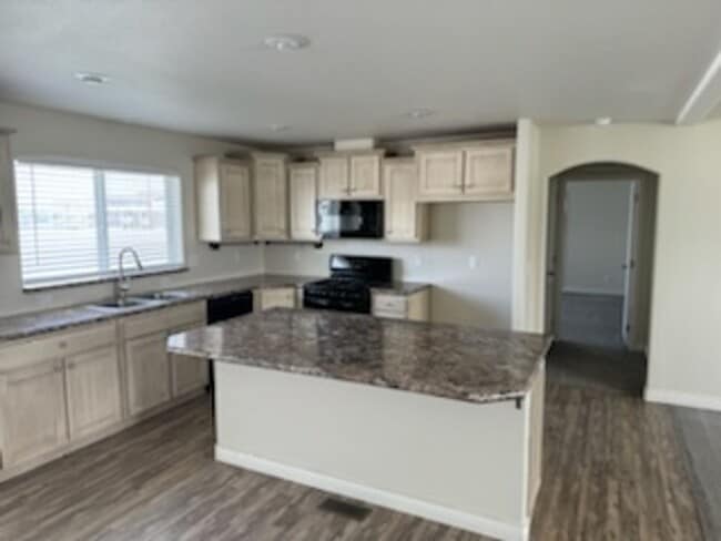 Building Photo - A gem of a home in Boardman