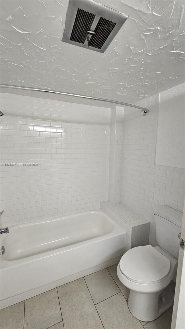 Building Photo - 1670 NE 191st St