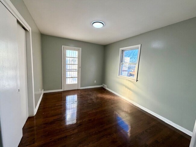 Building Photo - Three bedroom One and a half bath Brick Colonial home for lease