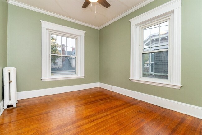 Building Photo - 12 Pond St