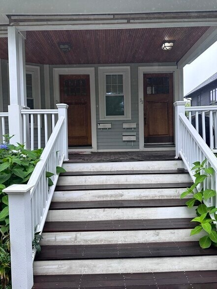 Building Photo - 31 Blakeslee St