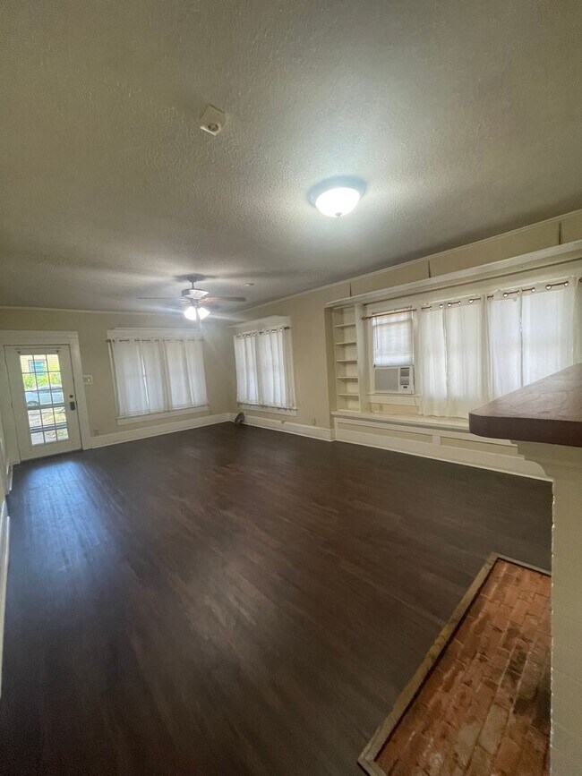 Building Photo - Charming 3-Bedroom Home with Office Near D...