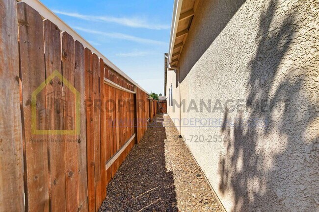 Building Photo - Spacious 3-Bed, 2-Bath Retreat on Charm Way