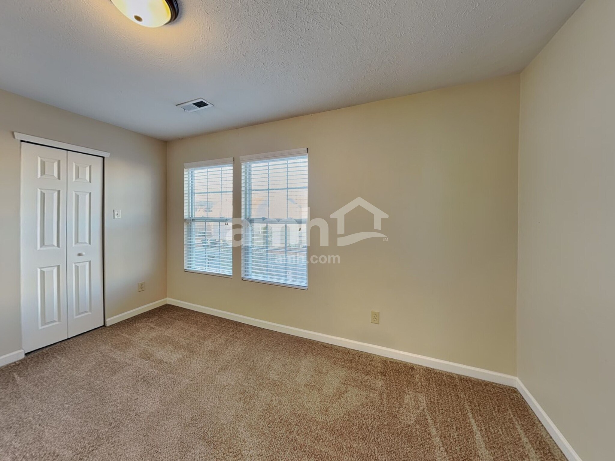 Building Photo - 926 Littleton Dr