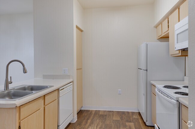 2BR, 2BA - 845SF - Kitchen - Oasis at Mesa Palms Retirement Community