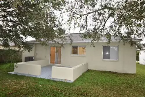 Building Photo - 1216 Blufield Ave