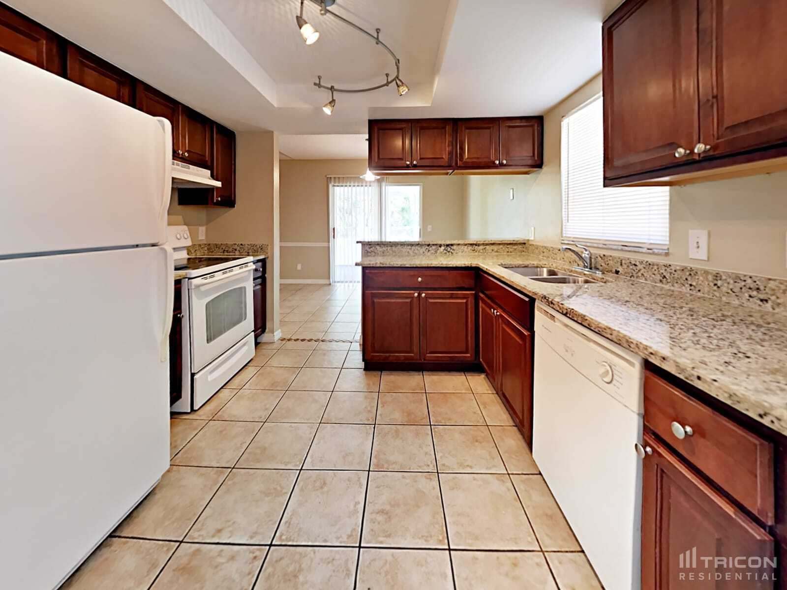Building Photo - 1028 Hardwood Dr