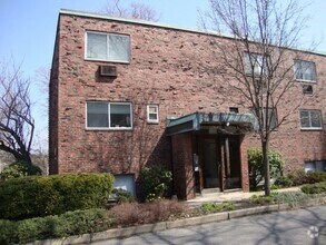 Building Photo - 52 Saint Paul St