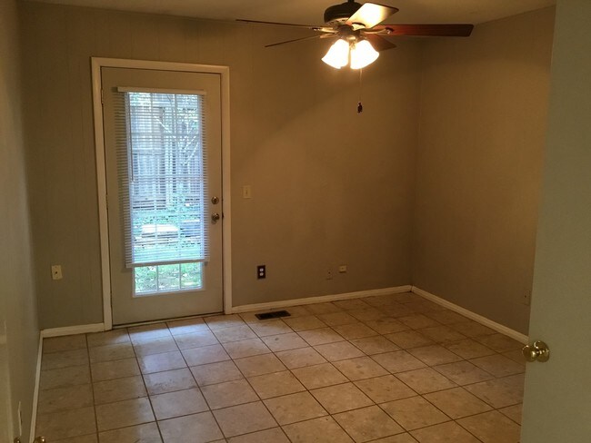 Building Photo - 3205 Raintree Rd