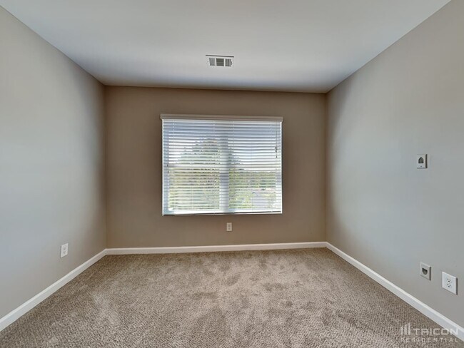 Building Photo - 307 Heritage Club Cir