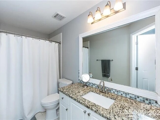 Building Photo - 1265 E Woodlawn Rd