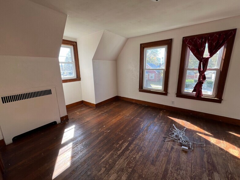 Building Photo - 608 N Sandusky St