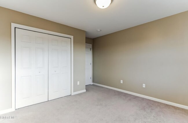 Building Photo - 15 Clarice Ln