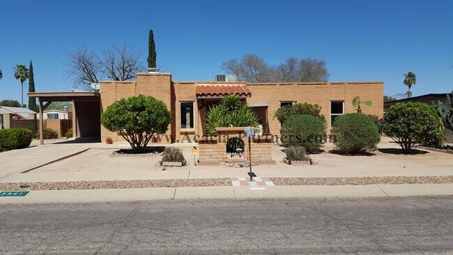 Primary Photo - 3 Bedroom Eastside w/ Carport, Fireplace &...