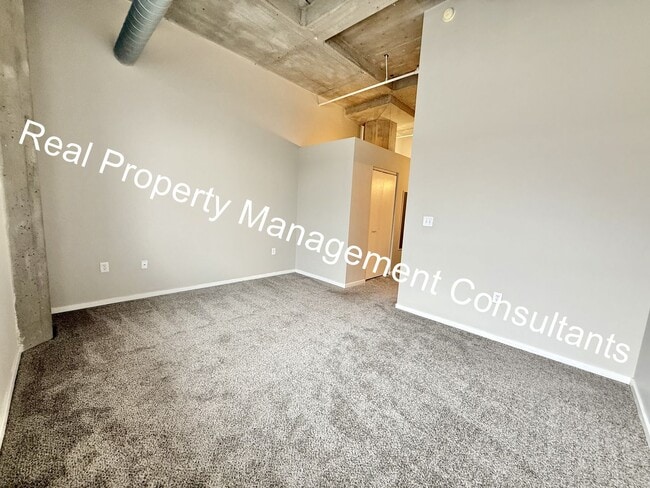 Building Photo - Luxury Living at Western Auto Building – 2...