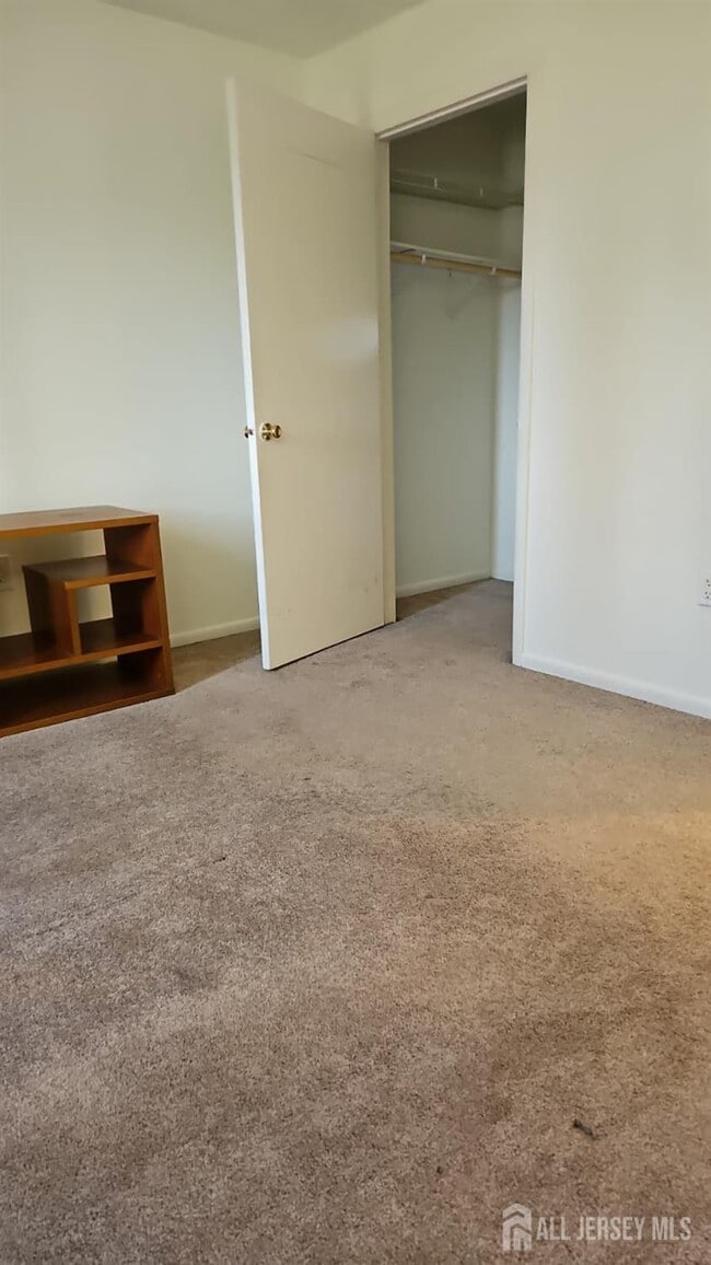 Building Photo - 909 Ravens Crest Dr