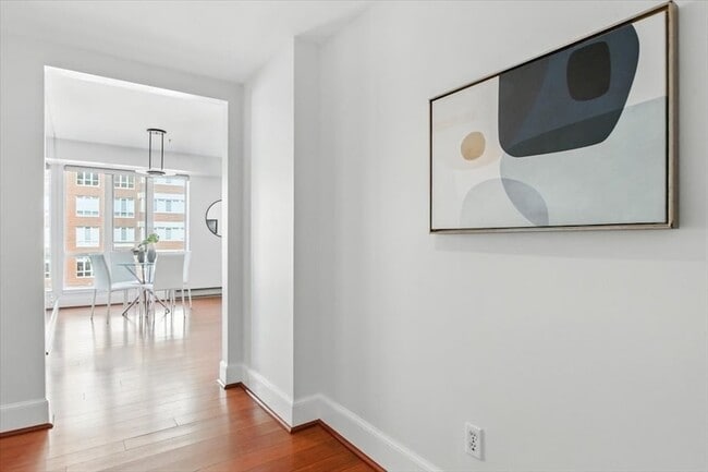 Building Photo - 197 8th St