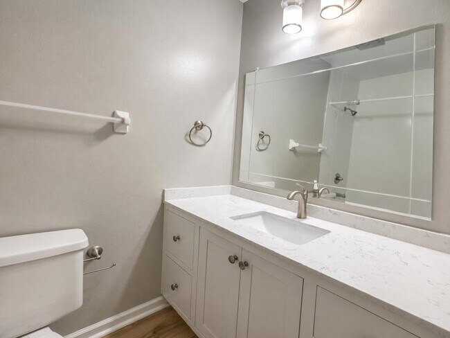 Building Photo - 247 Brookside Ct