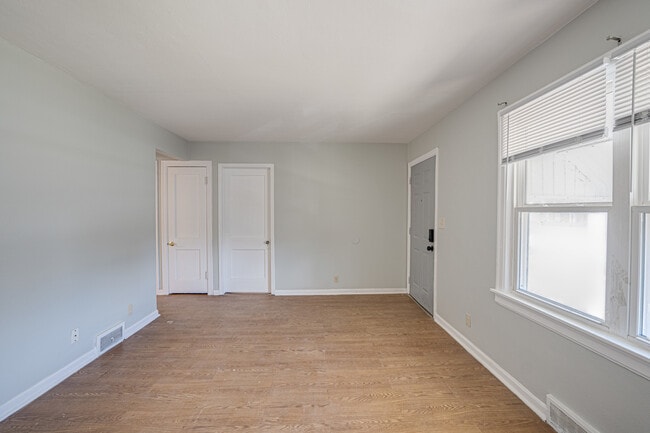 Building Photo - 2208 Fremont St