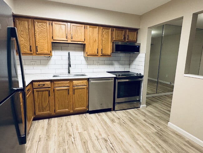 Building Photo - Fully Renovated 2BD/2BA in Top-Rated Northville Schools | Water, HOA & Fitness Included! OWNER SP...