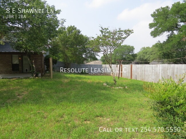 Building Photo - 8 E Shawnee Ln