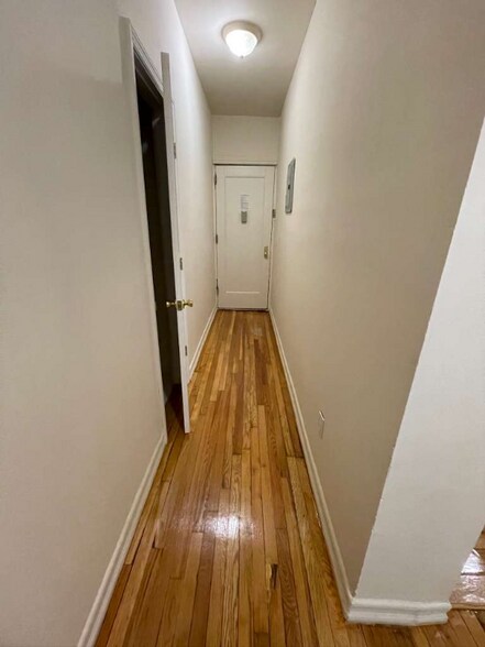 Building Photo - 3210 Kingsbridge Ave