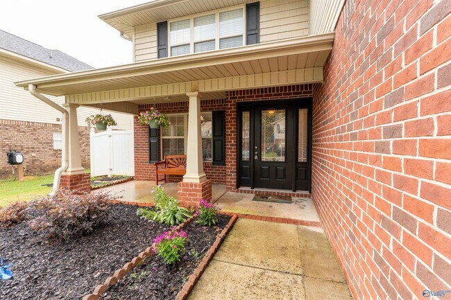 Building Photo - 2524 Oak Pl Dr SE