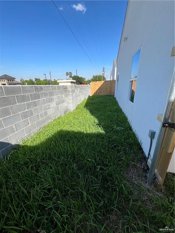 Building Photo - 19 E Iris Ave