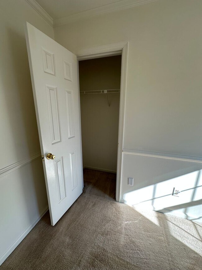 Building Photo - Located in Close Proximity to City Center.